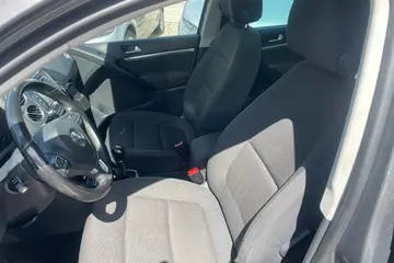 Volkswagen Tiguan 2,0TDI 130KW 4x4 | Ojety vuz | AutoBukacek - fotografie 6