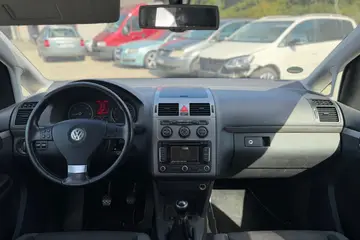 Volkswagen Touran 1,9TDI 77kW Freestyle 7míst - AutoBukáček