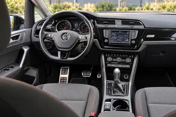Volkswagen Touran 2,0TDI 110kW Sound DSG - AutoBukáček