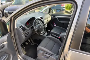 Volkswagen Touran 1,9TDI 77kW Freestyle - AutoBukáček