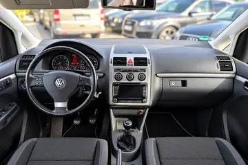 Volkswagen Touran 1,9TDI 77kW Freestyle - AutoBukáček