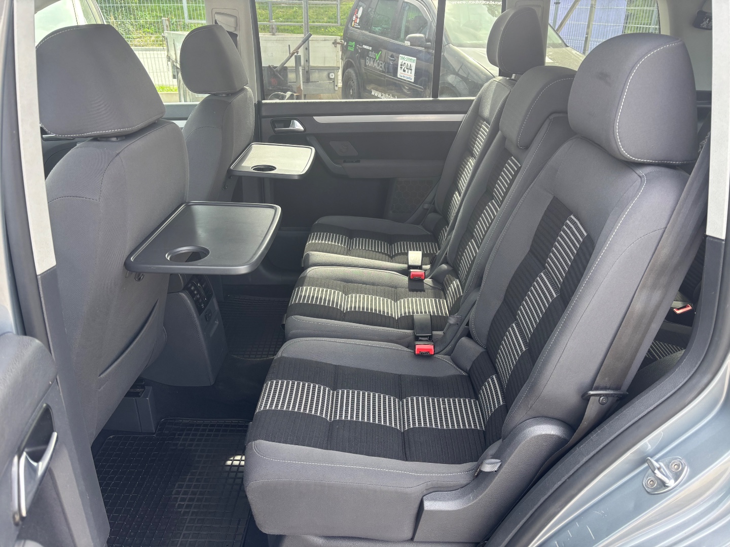 Volkswagen Touran UNITED 7-míst  - pohled 12