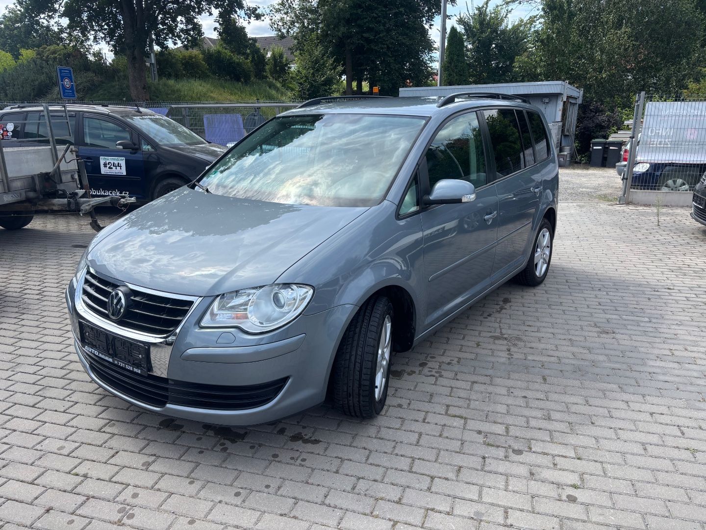 Volkswagen Touran UNITED 7-míst  - pohled 2