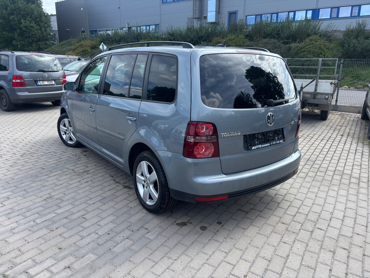 Volkswagen Touran UNITED 7-míst  - pohled 3