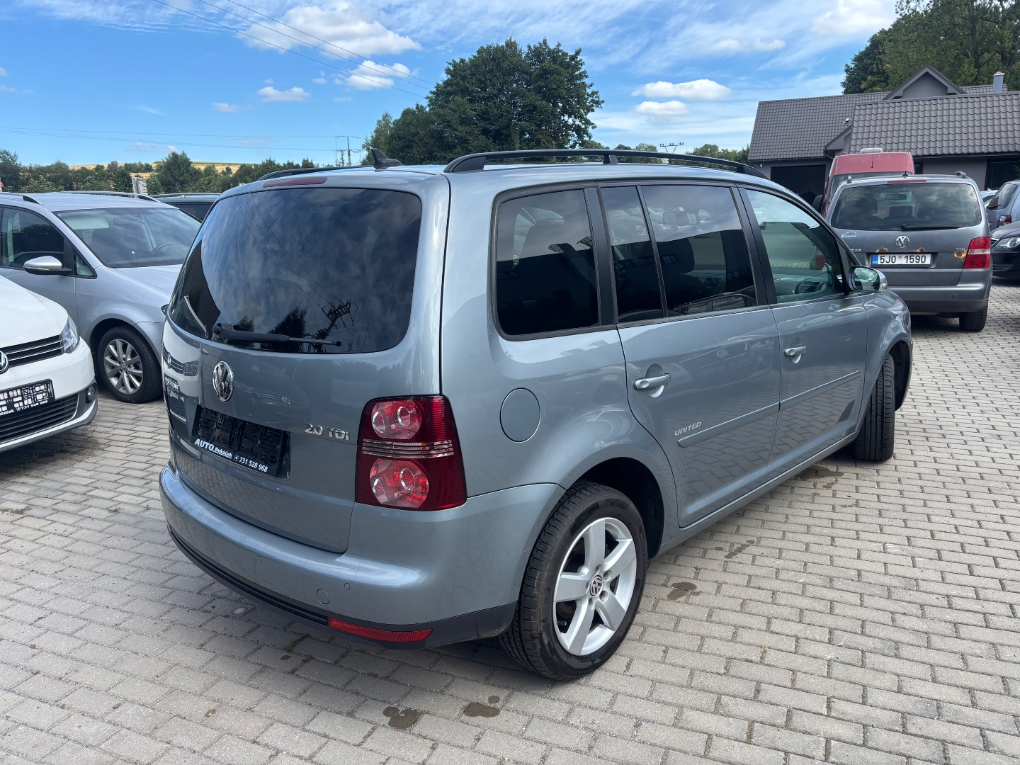 Volkswagen Touran UNITED 7-míst  - pohled 4