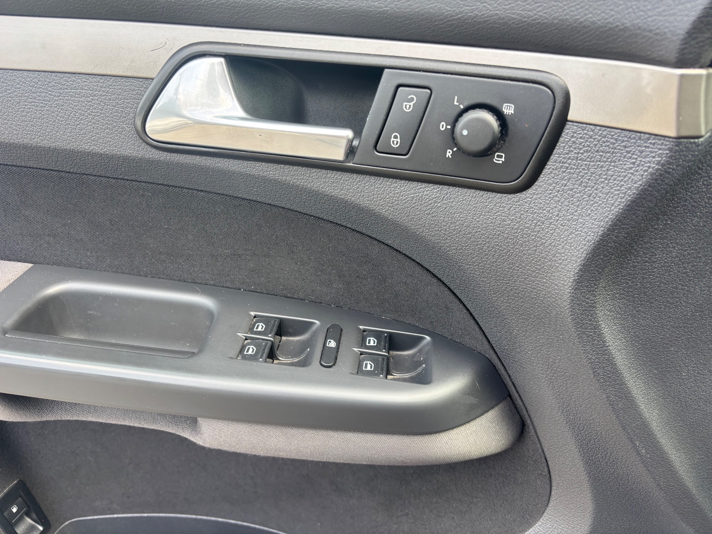 Volkswagen Touran UNITED 7-míst  - pohled 6