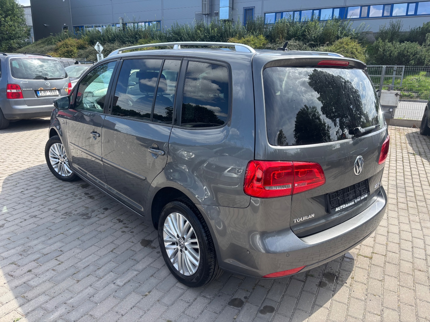 Volkswagen Touran CUP 7-míst - pohled 3