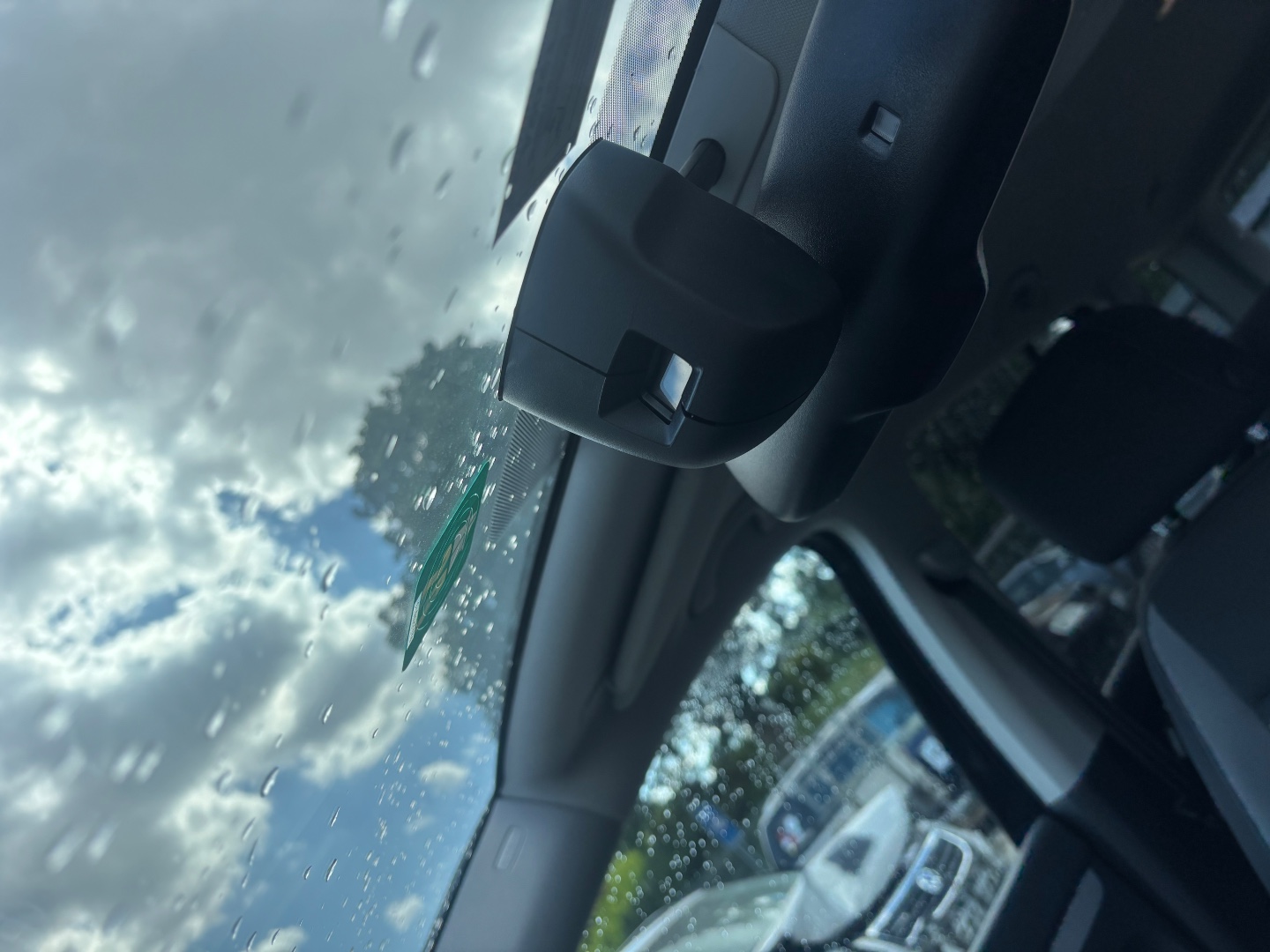 Volkswagen Touran LIFE - pohled 13