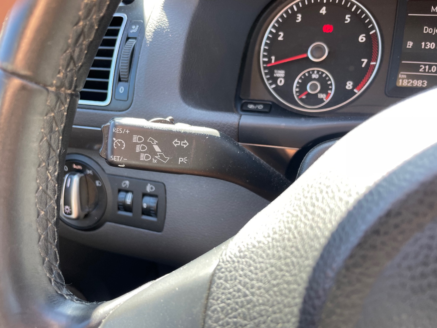 Volkswagen Touran 1,2TSI 77kW 4Friends 5míst  - pohled 11