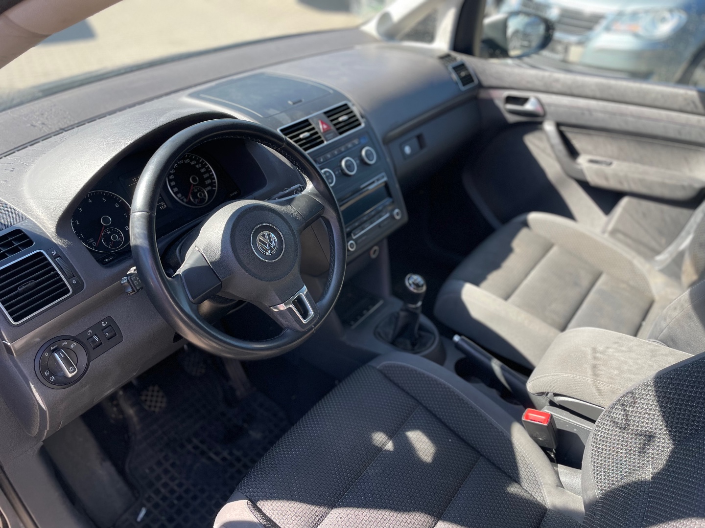 Volkswagen Touran 1,2TSI 77kW 4Friends 5míst  - pohled 3