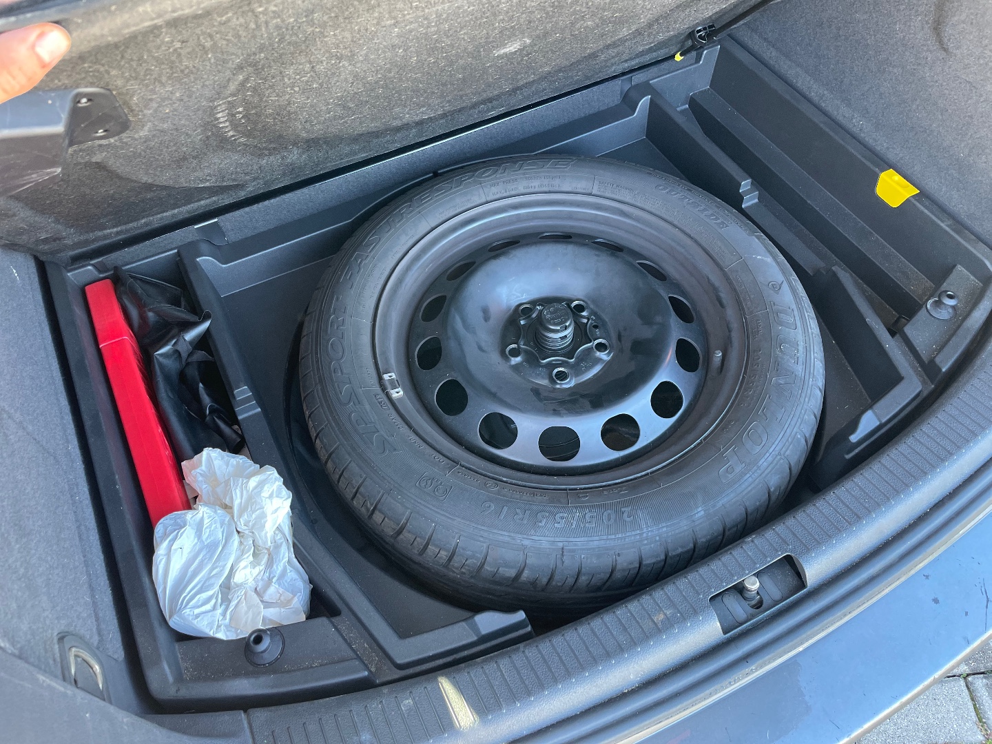 Volkswagen Touran 1,2TSI 77kW 4Friends 5míst  - pohled 6