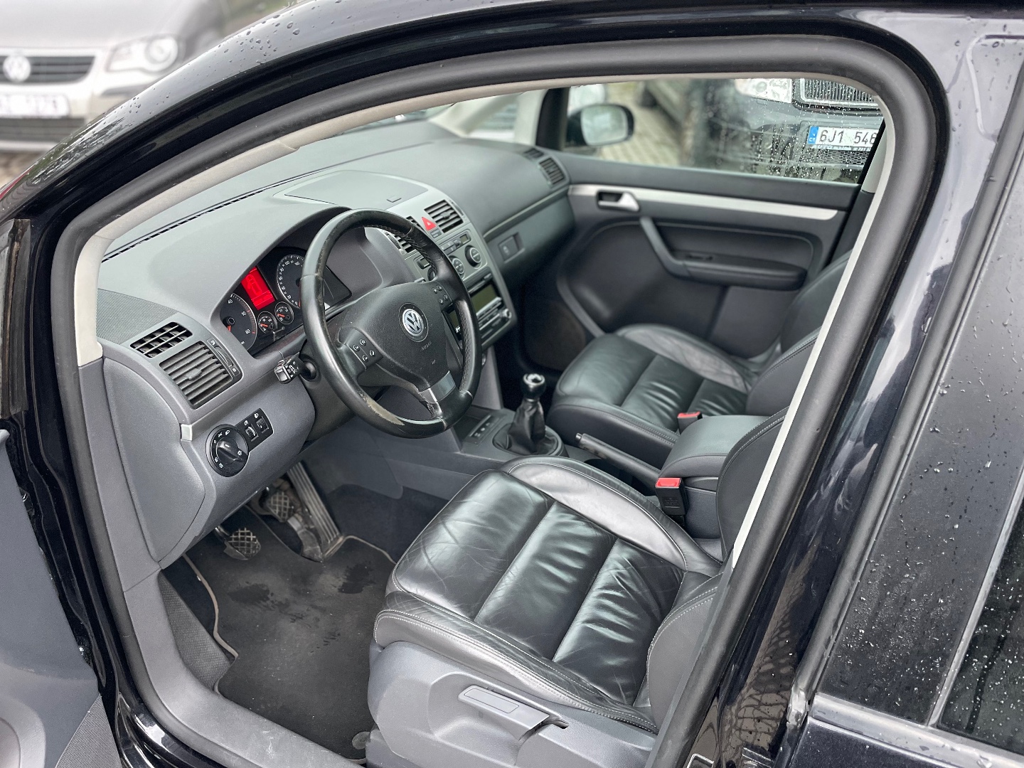 Volkswagen Touran 1,9TDI 77kW Highline 7míst  - pohled 3