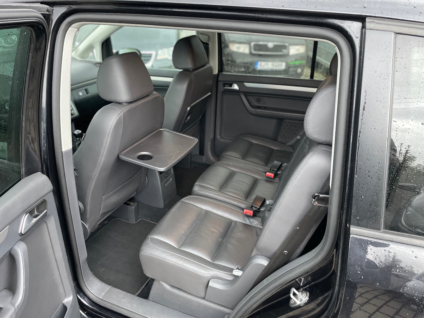 Volkswagen Touran 1,9TDI 77kW Highline 7míst  - pohled 4