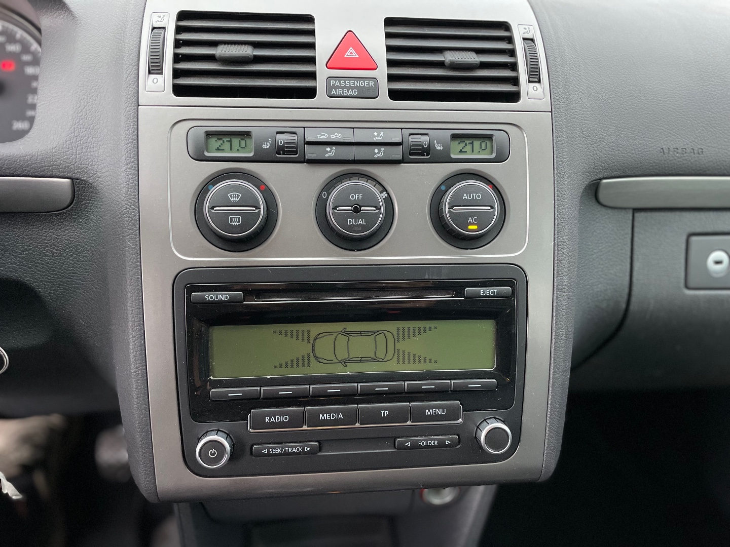 Volkswagen Touran 1,9TDI 77kW Highline 7míst  - pohled 7