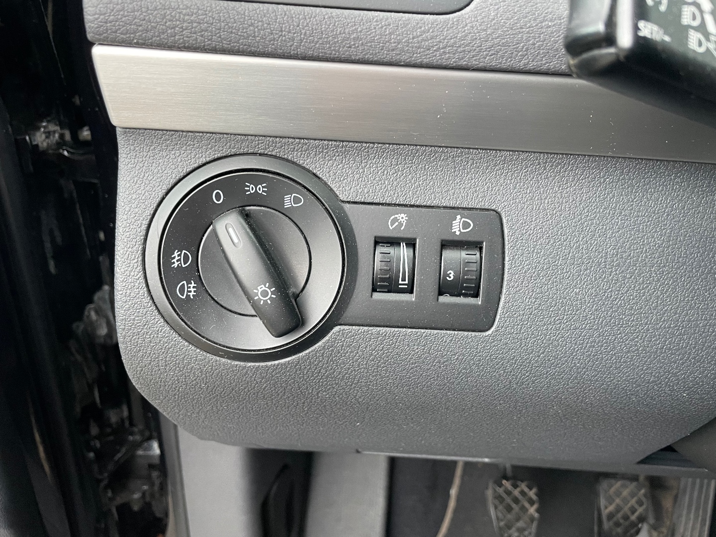 Volkswagen Touran 1,9TDI 77kW Highline 7míst  - pohled 8