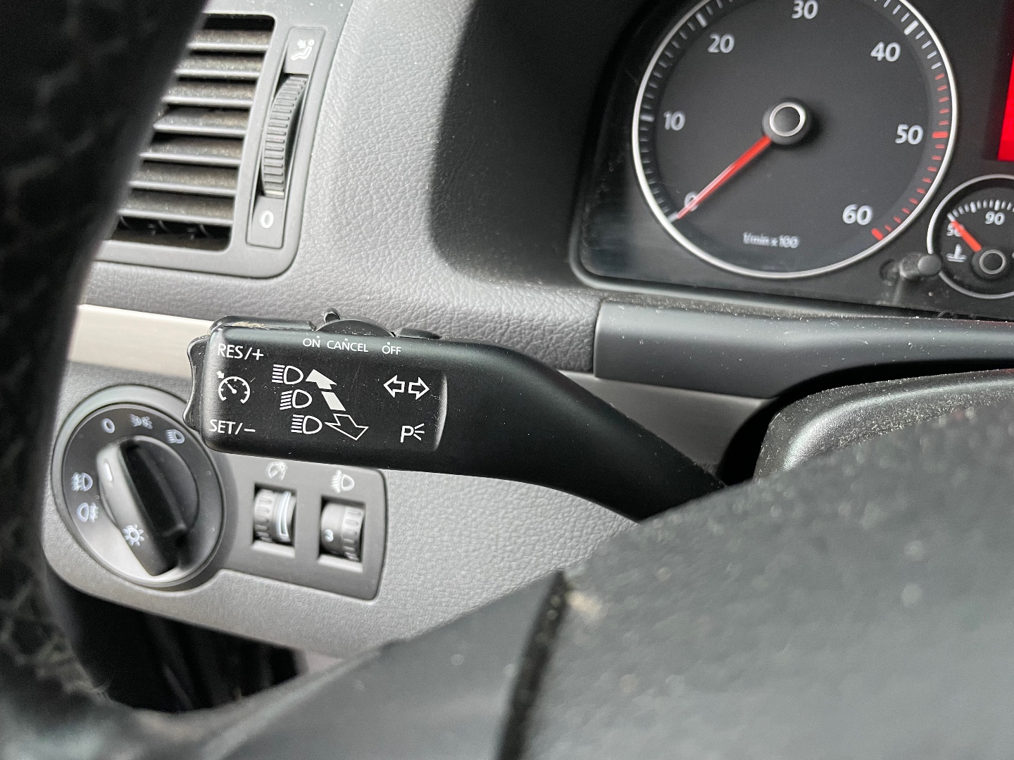 Volkswagen Touran 1,9TDI 77kW Highline 7míst  - pohled 10