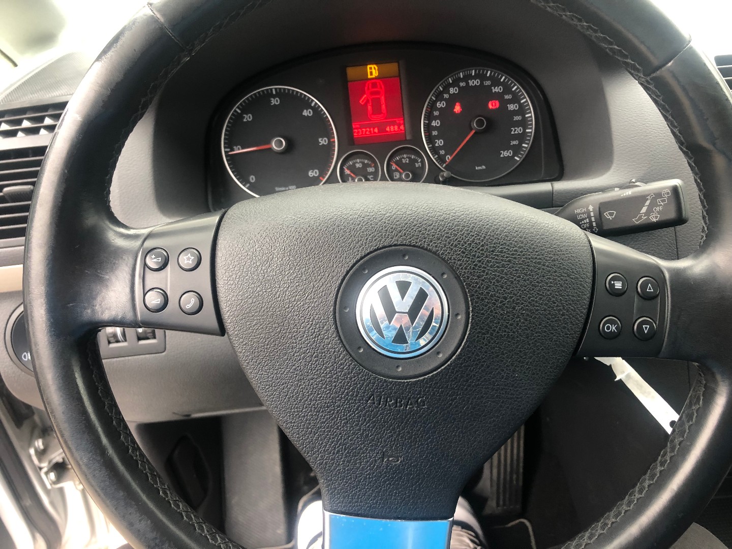 Volkswagen Touran 1,9TDI 77KW - pohled 8