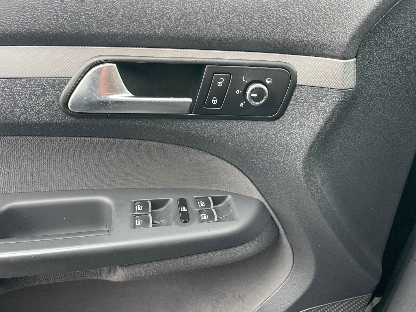 Volkswagen Touran 2,0TDI 103kW MATCH 5míst ZÁRUKA  - pohled 16