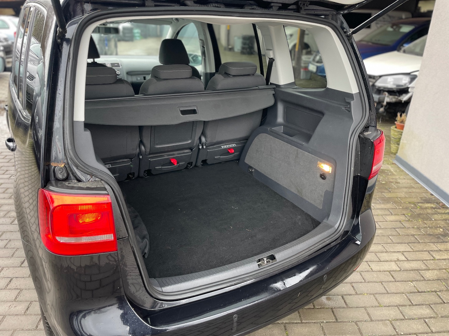 Volkswagen Touran 2,0TDI 103kW MATCH 5míst ZÁRUKA  - pohled 19