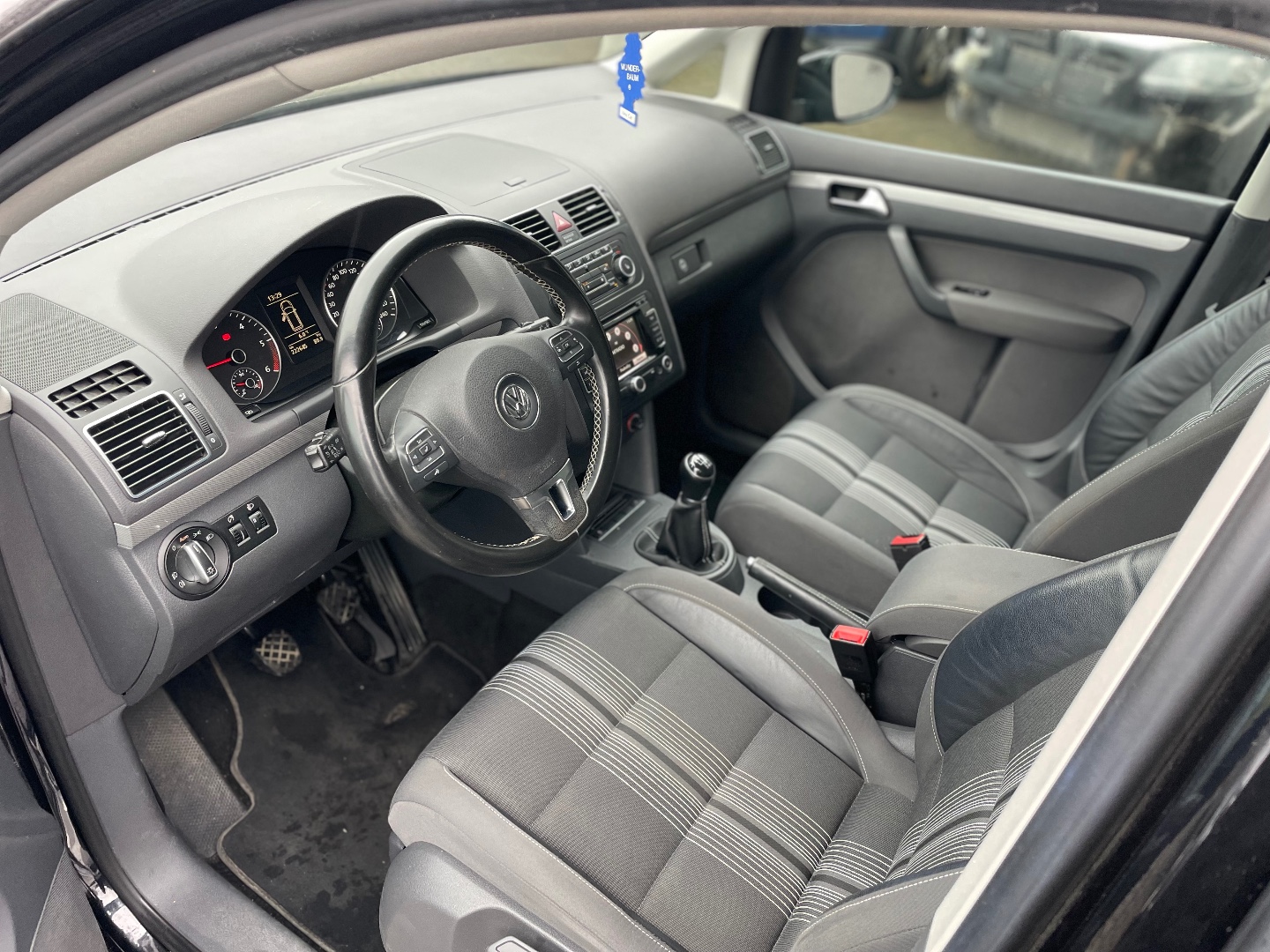 Volkswagen Touran 2,0TDI 103kW MATCH 5míst ZÁRUKA  - pohled 4