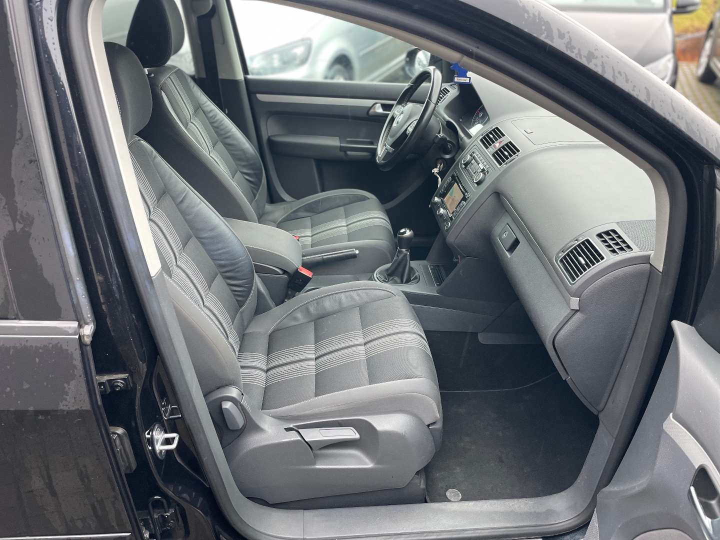 Volkswagen Touran 2,0TDI 103kW MATCH 5míst ZÁRUKA  - pohled 6