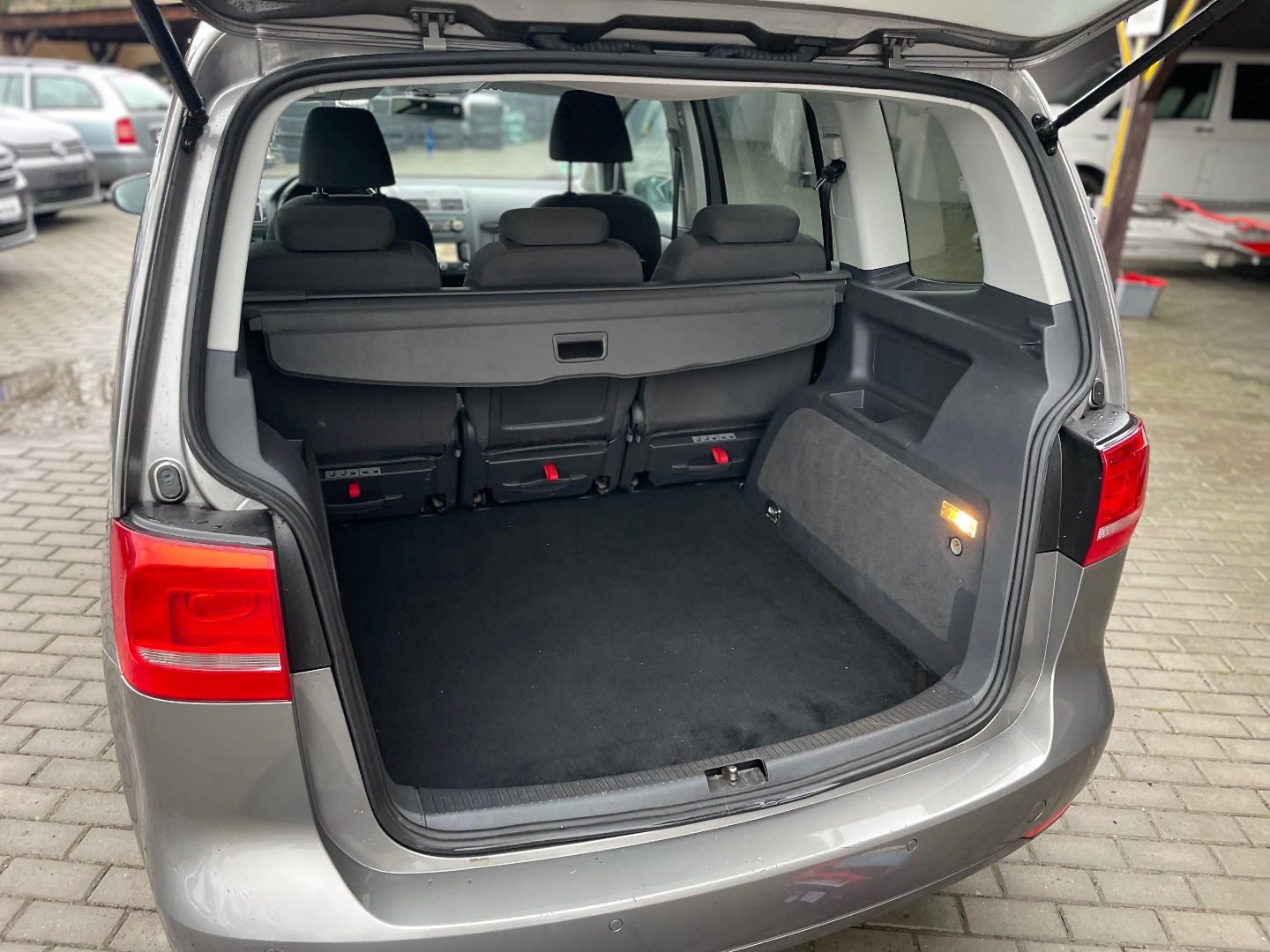 Volkswagen Touran 2,0TDI 103kW 5míst ZÁRUKA  - pohled 13