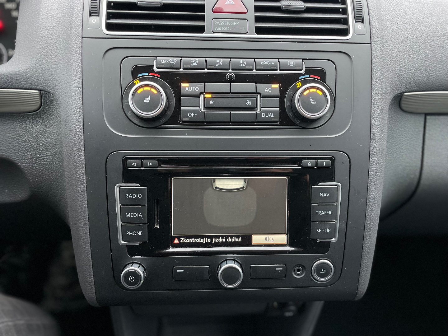 Volkswagen Touran 2,0TDI 103kW 5míst ZÁRUKA  - pohled 7