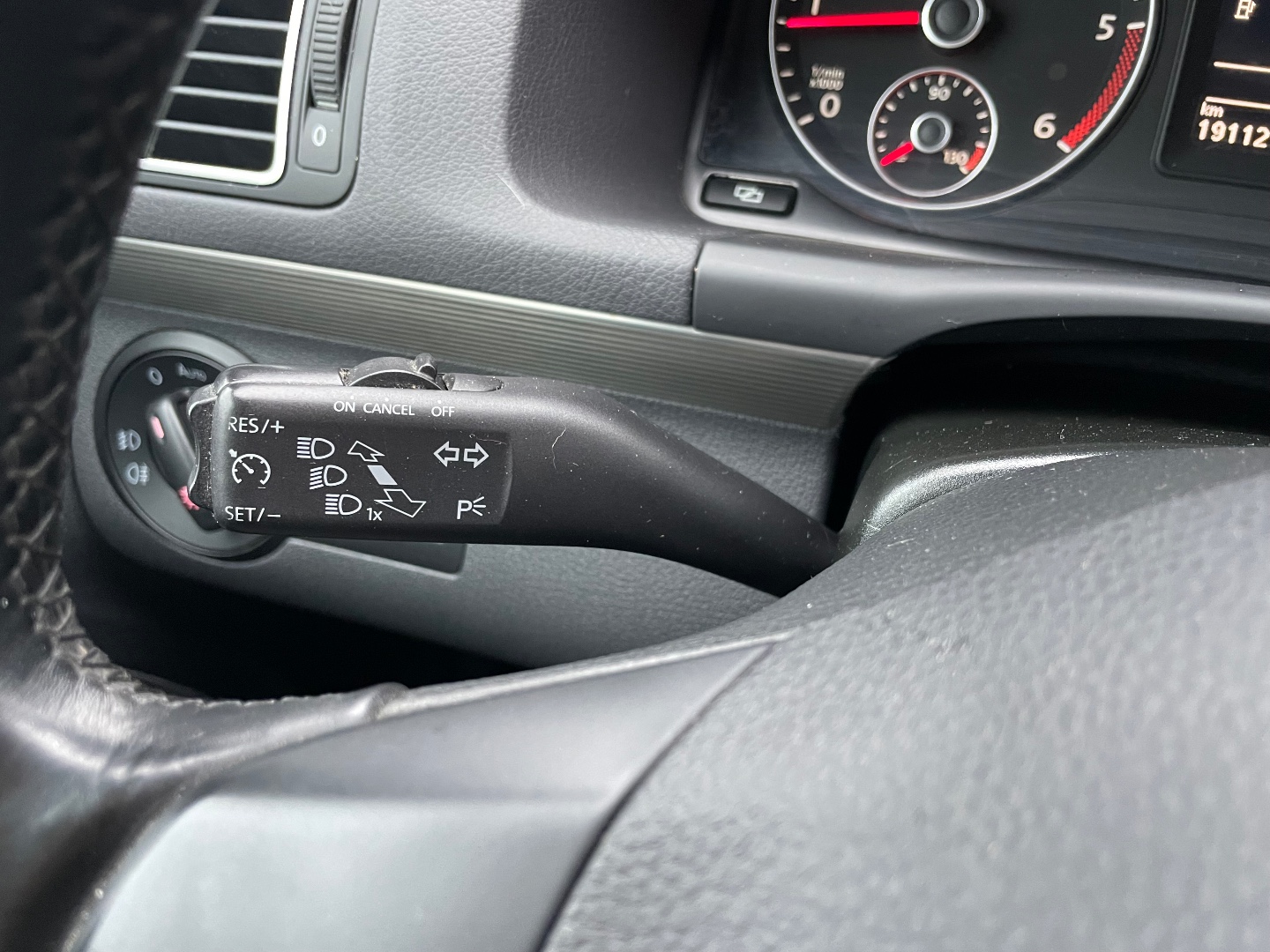 Volkswagen Touran 2,0TDI 103kW 5míst ZÁRUKA  - pohled 10