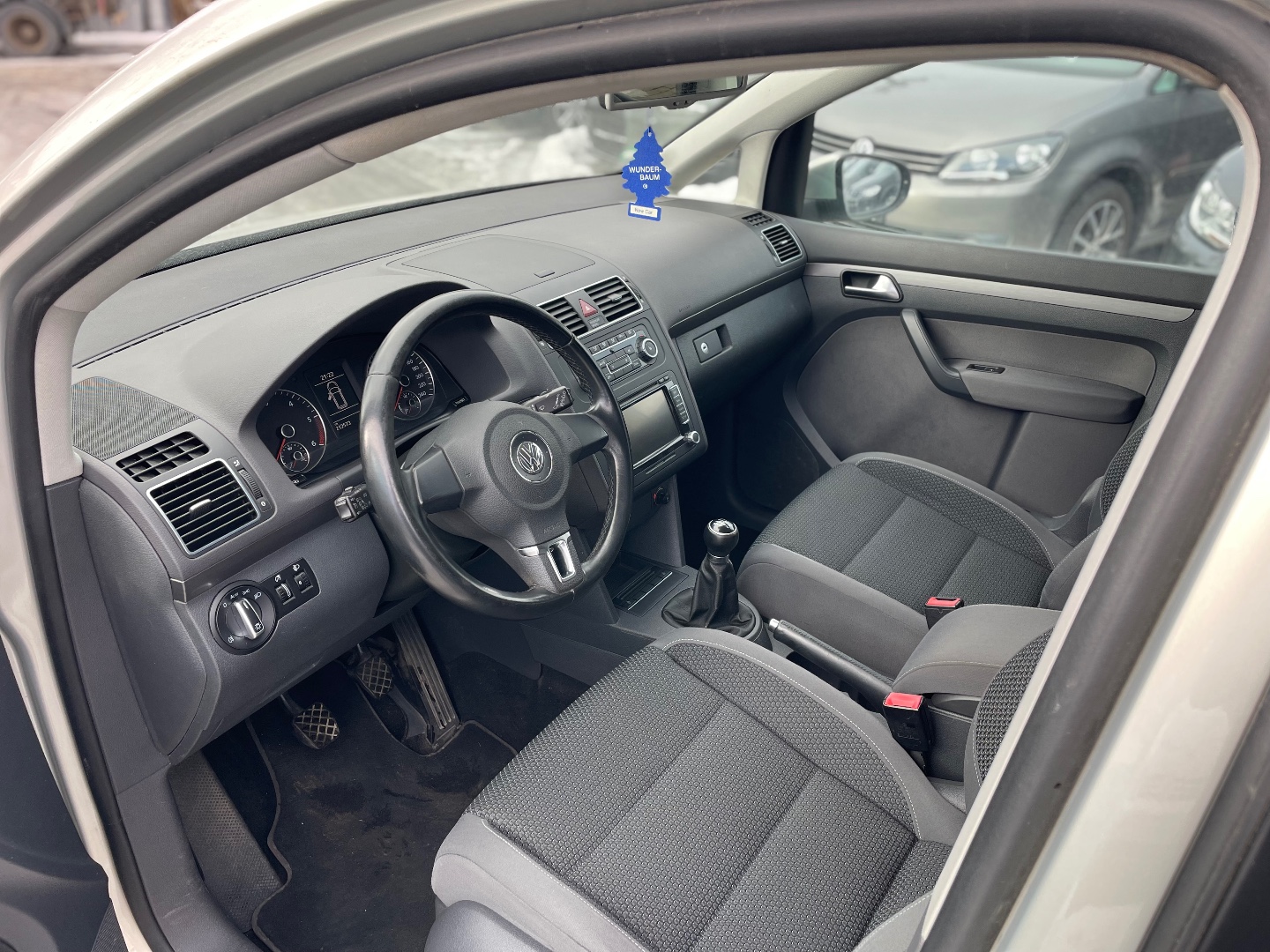 Volkswagen Touran 2,0TDI 103kW 5míst ZÁRUKA  - pohled 3