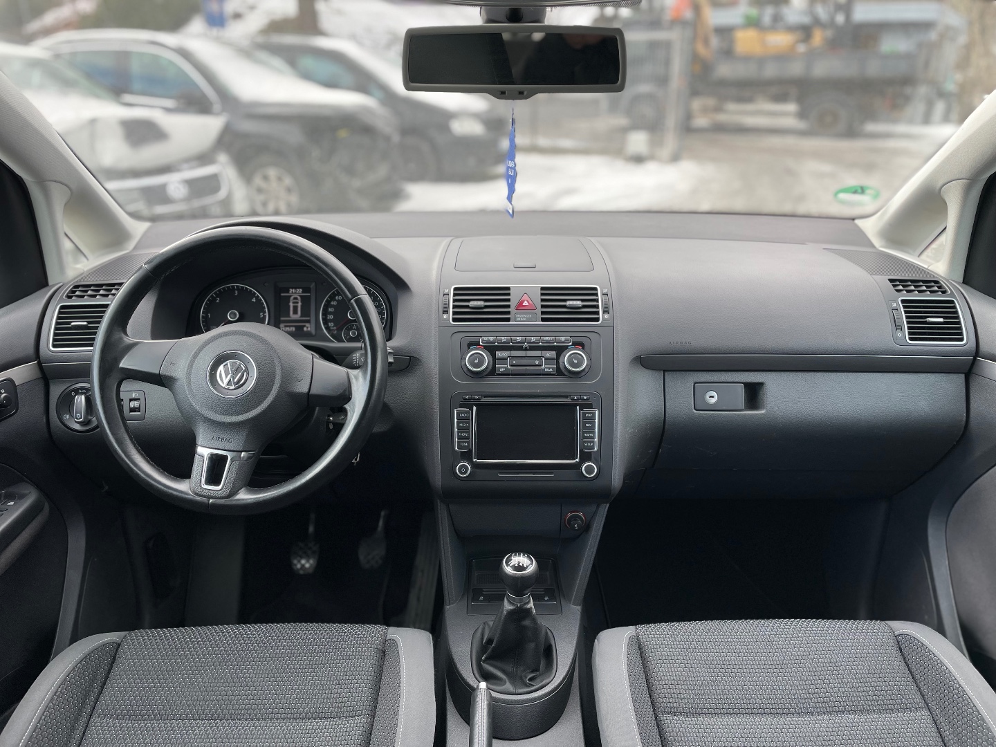 Volkswagen Touran 2,0TDI 103kW 5míst ZÁRUKA  - pohled 5