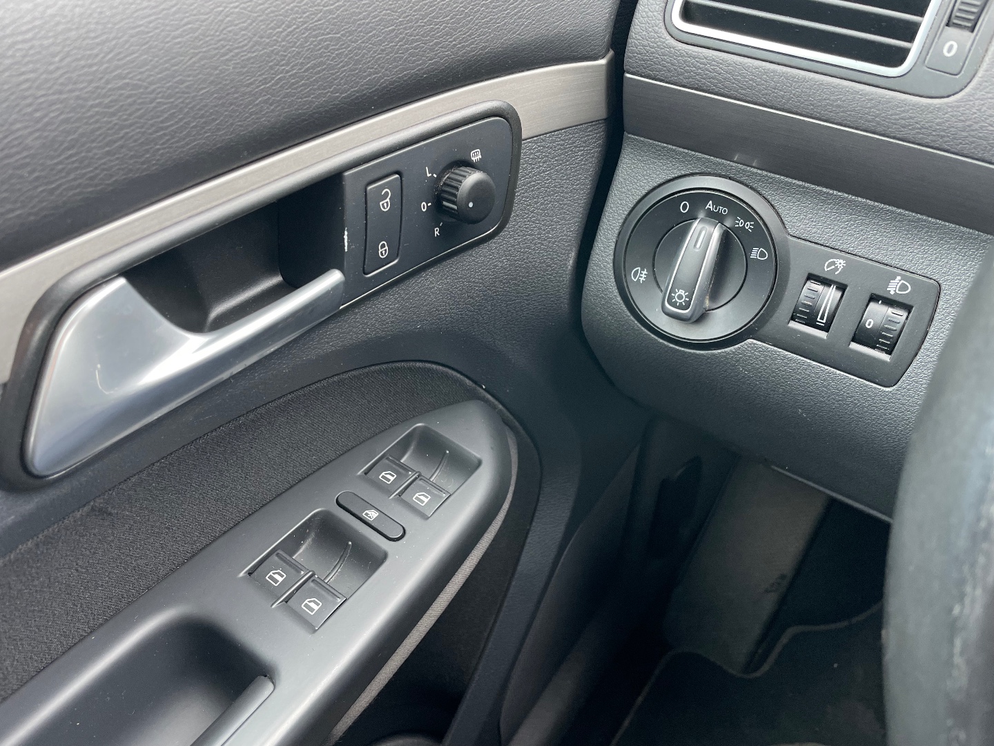 Volkswagen Touran 2,0TDI 103kW 5míst ZÁRUKA  - pohled 9