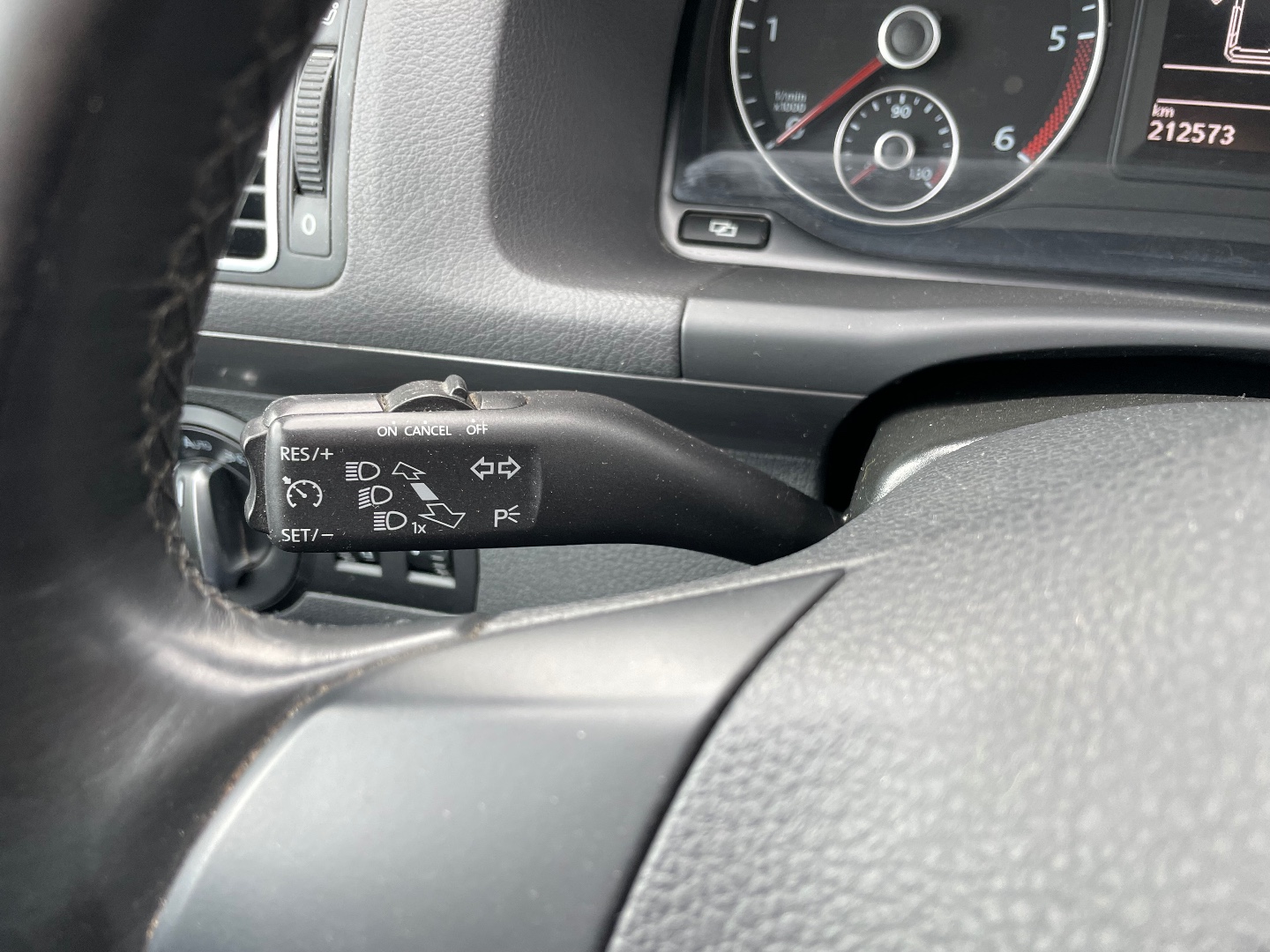 Volkswagen Touran 2,0TDI 103kW 5míst ZÁRUKA  - pohled 10