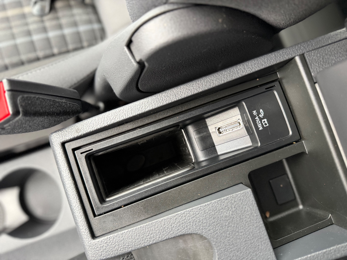 Volkswagen Touran CROSS 2,0TDi 103kW 7míst ZÁRUKA  - pohled 16