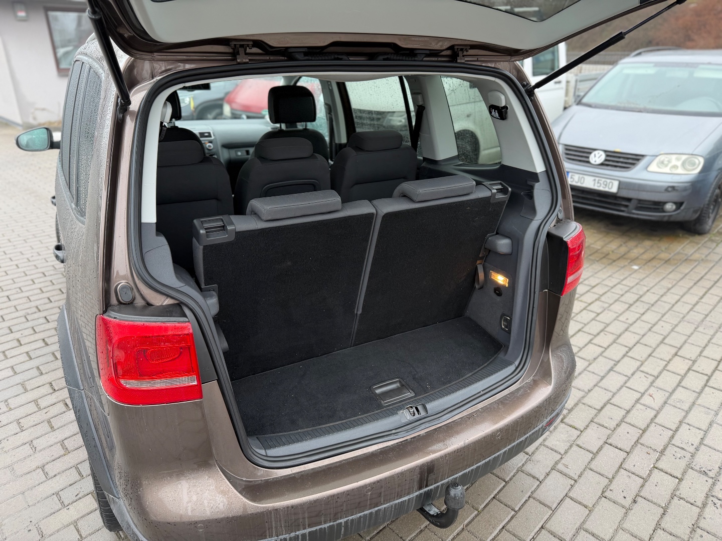 Volkswagen Touran CROSS 2,0TDi 103kW 7míst ZÁRUKA  - pohled 17