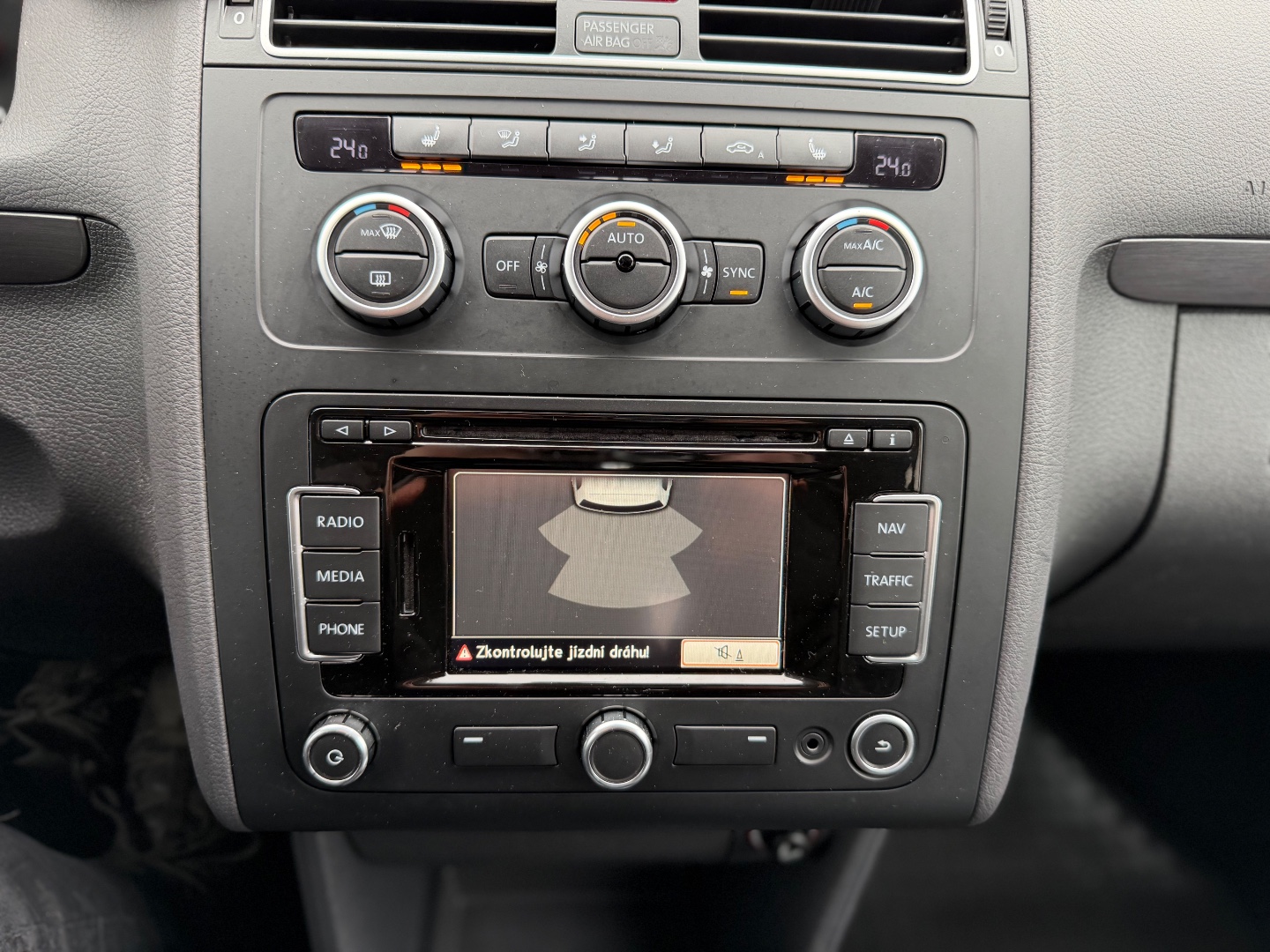 Volkswagen Touran CROSS 2,0TDi 103kW 7míst ZÁRUKA  - pohled 8