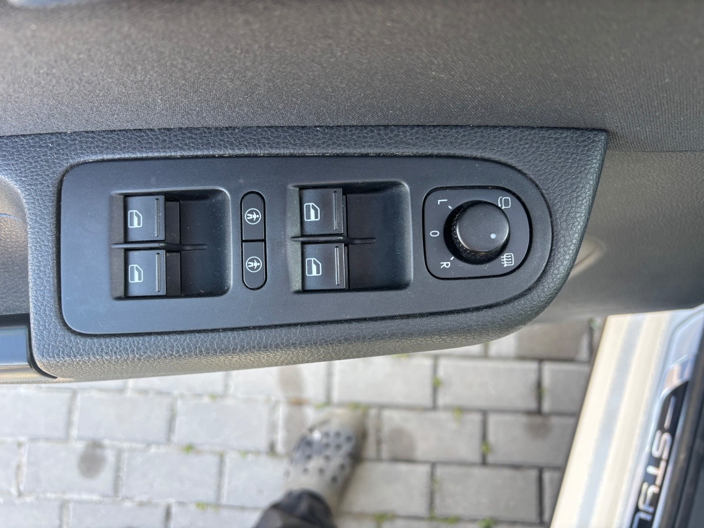 Volkswagen Sharan 2.0 TDi 4motion STYLE  - pohled 17