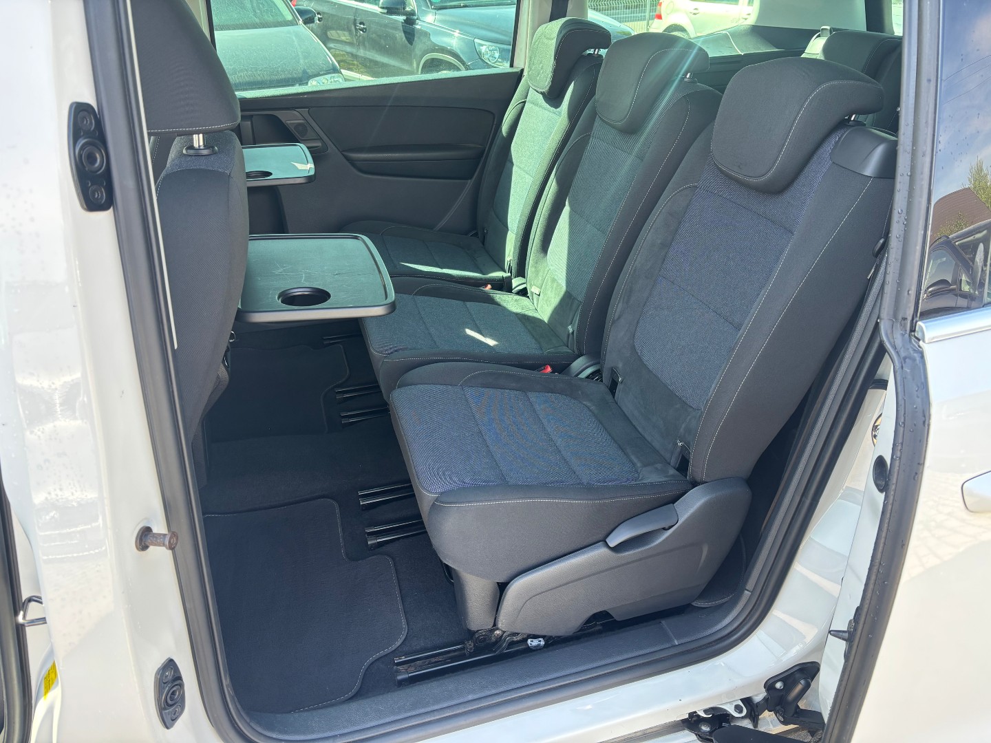 Volkswagen Sharan 2.0 TDi 4motion STYLE  - pohled 14