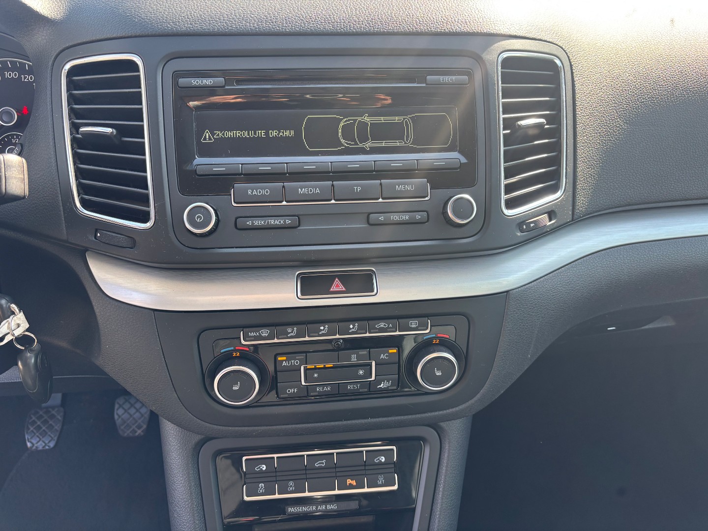 Volkswagen Sharan 2.0 TDi 4motion STYLE  - pohled 10