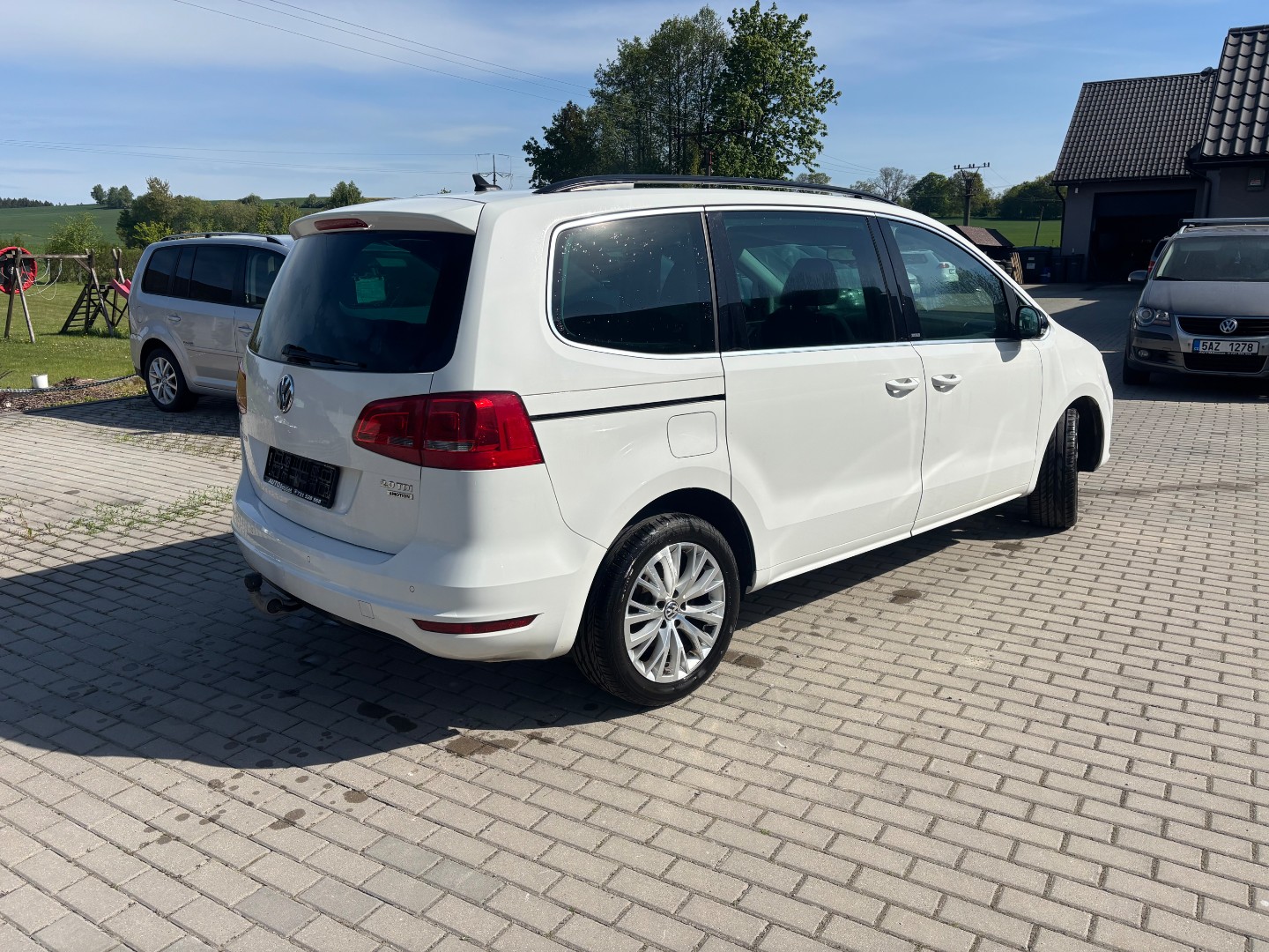 Volkswagen Sharan 2.0 TDi 4motion STYLE  - pohled 3