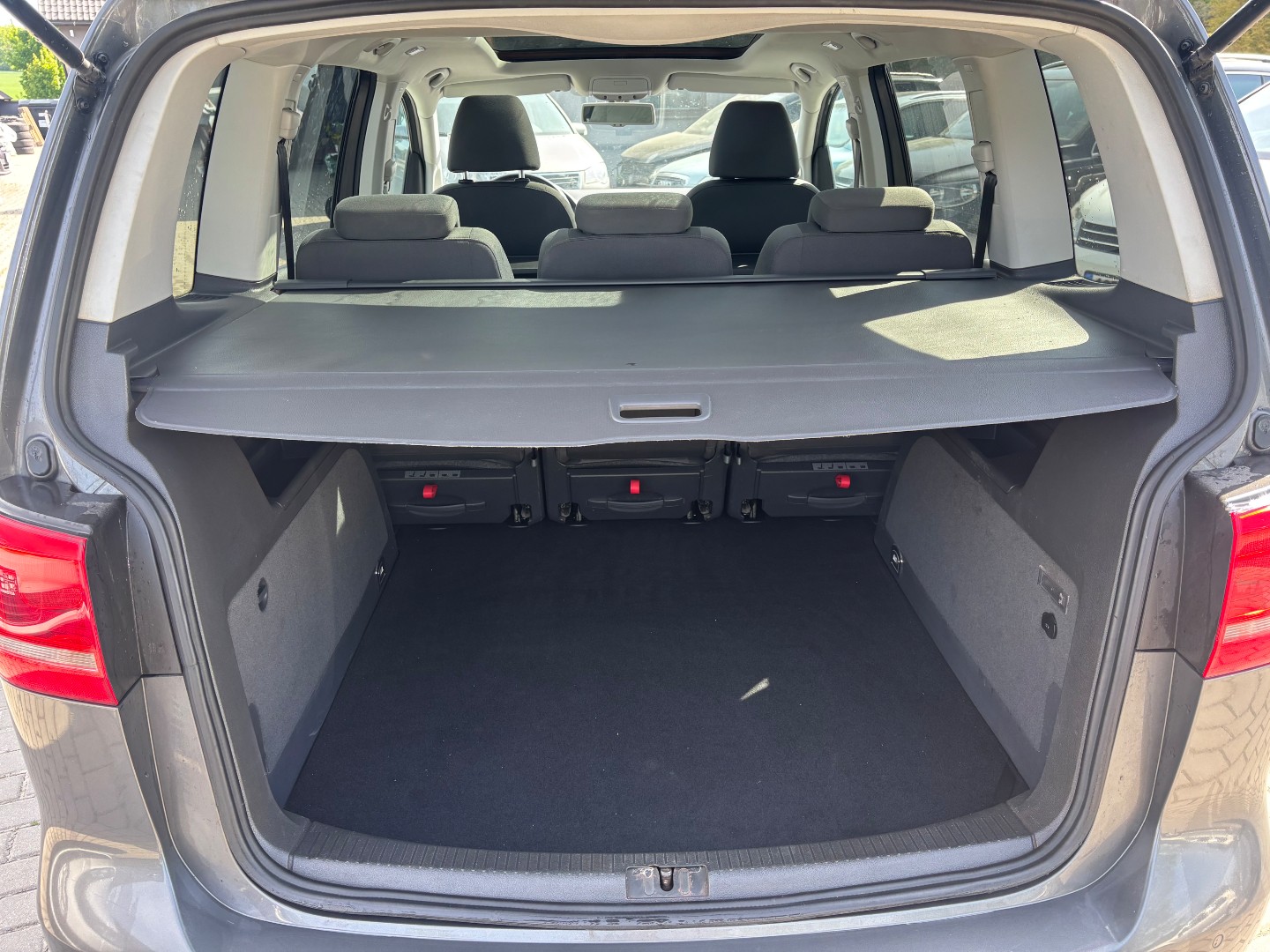 Volkswagen Touran 2.0 TDi 125 kw HIGHLINE DSG  - pohled 16