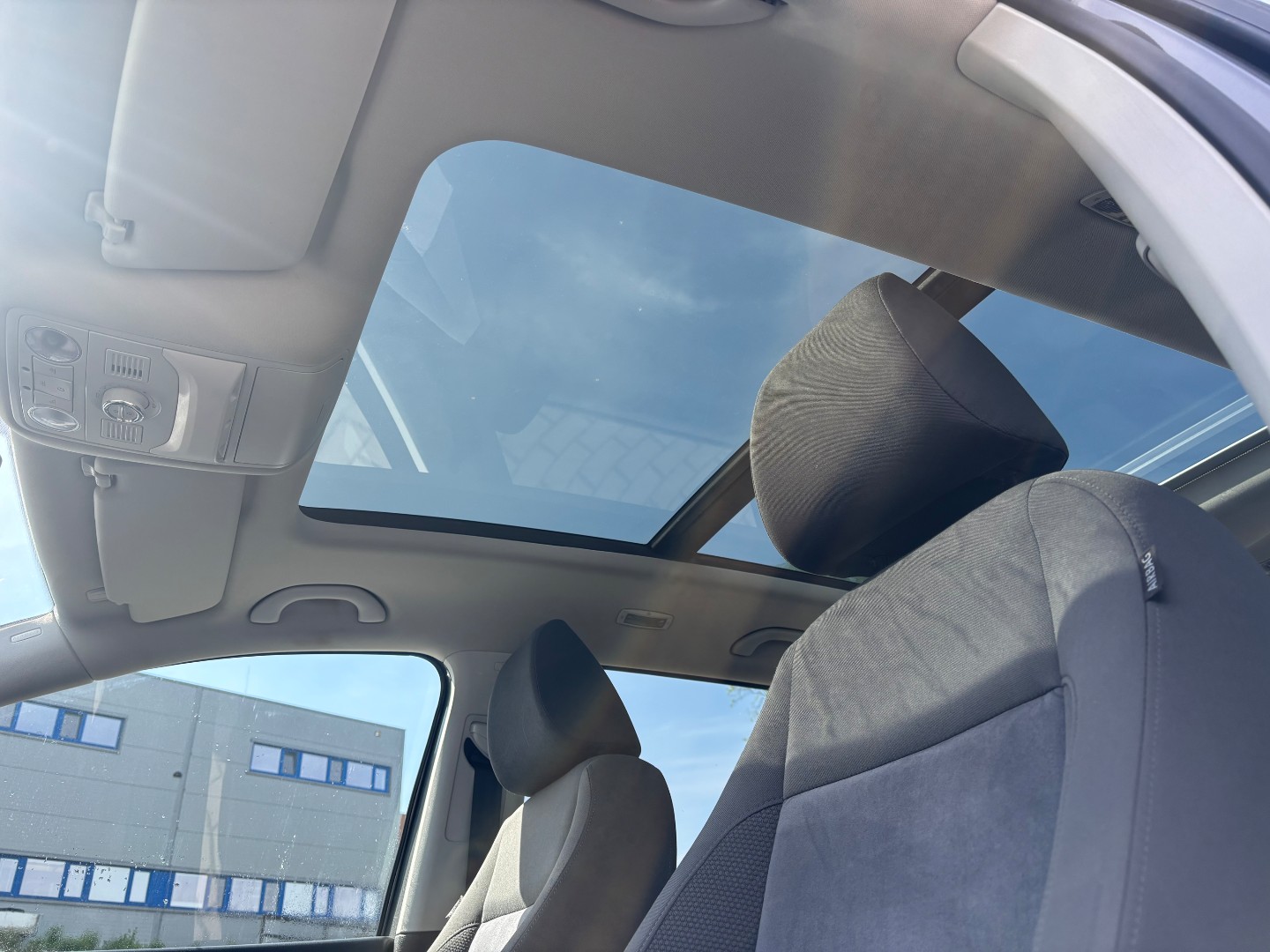 Volkswagen Touran 2.0 TDi 125 kw HIGHLINE DSG  - pohled 14