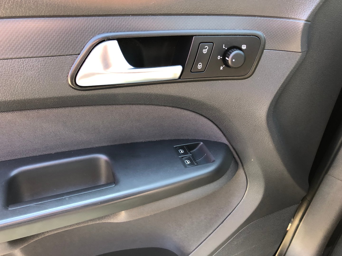 Volkswagen Caddy Maxi 2,0TDI 103KW 7MÍST - pohled 16