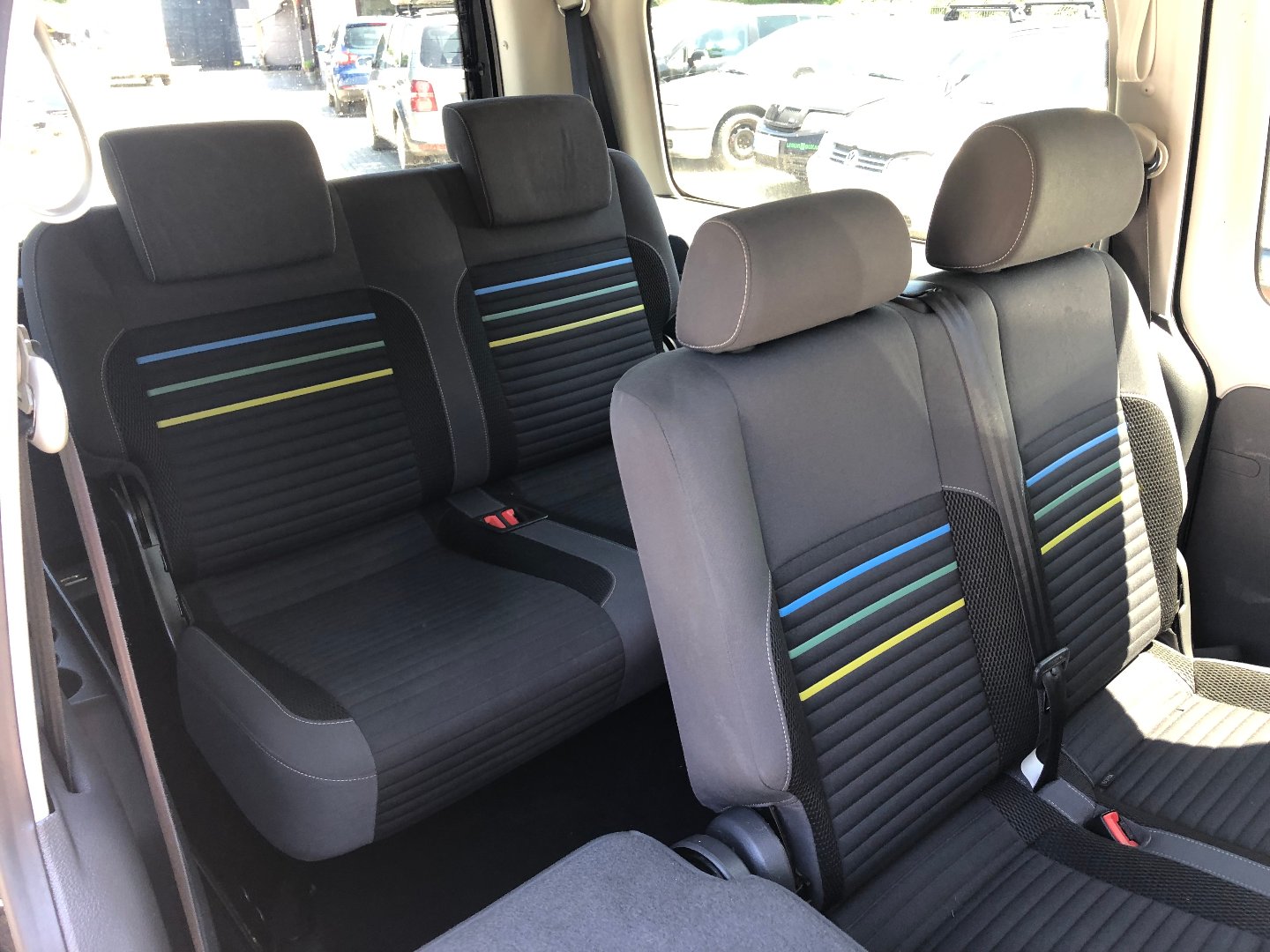 Volkswagen Caddy Maxi 2,0TDI 103KW 7MÍST - pohled 7