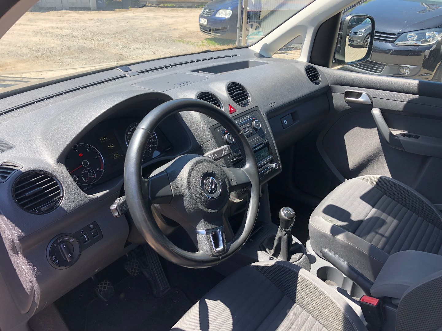 Volkswagen Caddy Maxi 2,0TDI 103KW 7MÍST - pohled 9