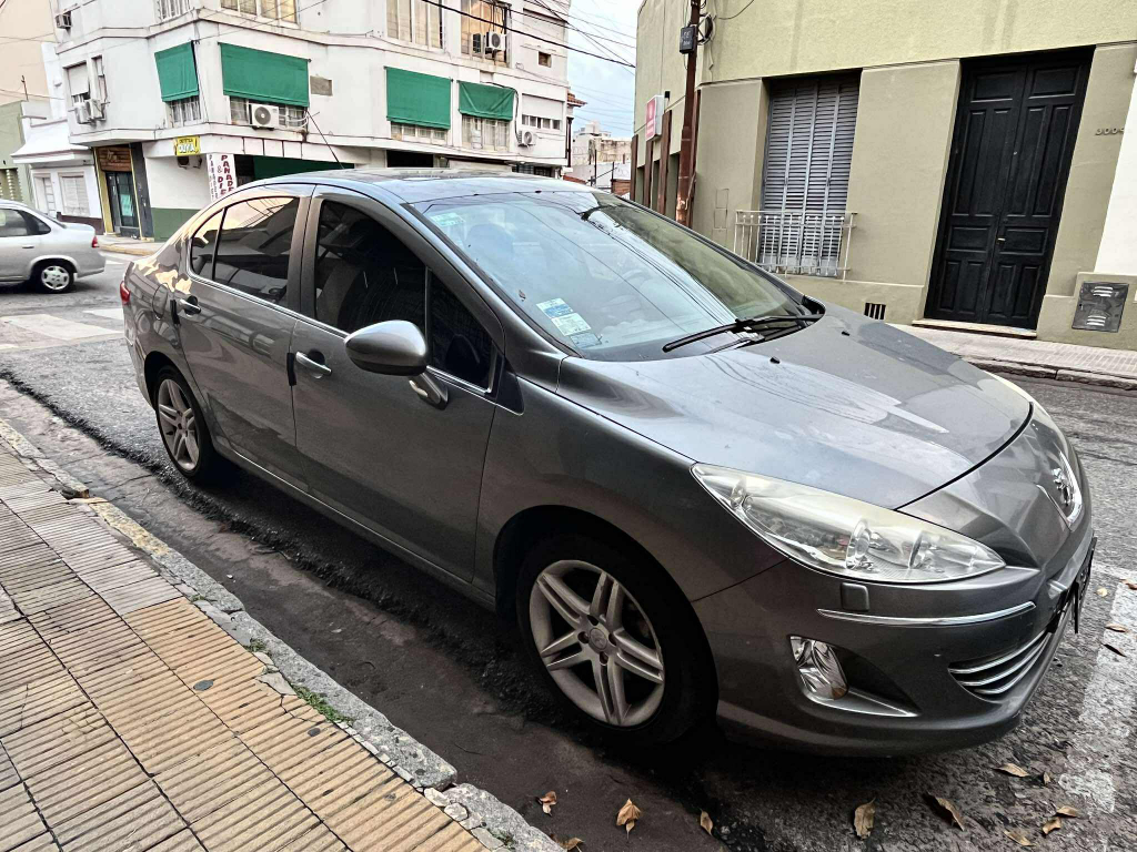 Peugeot 408