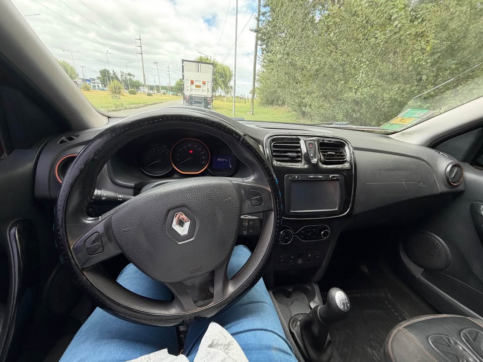 Renault Sandero gallery 2