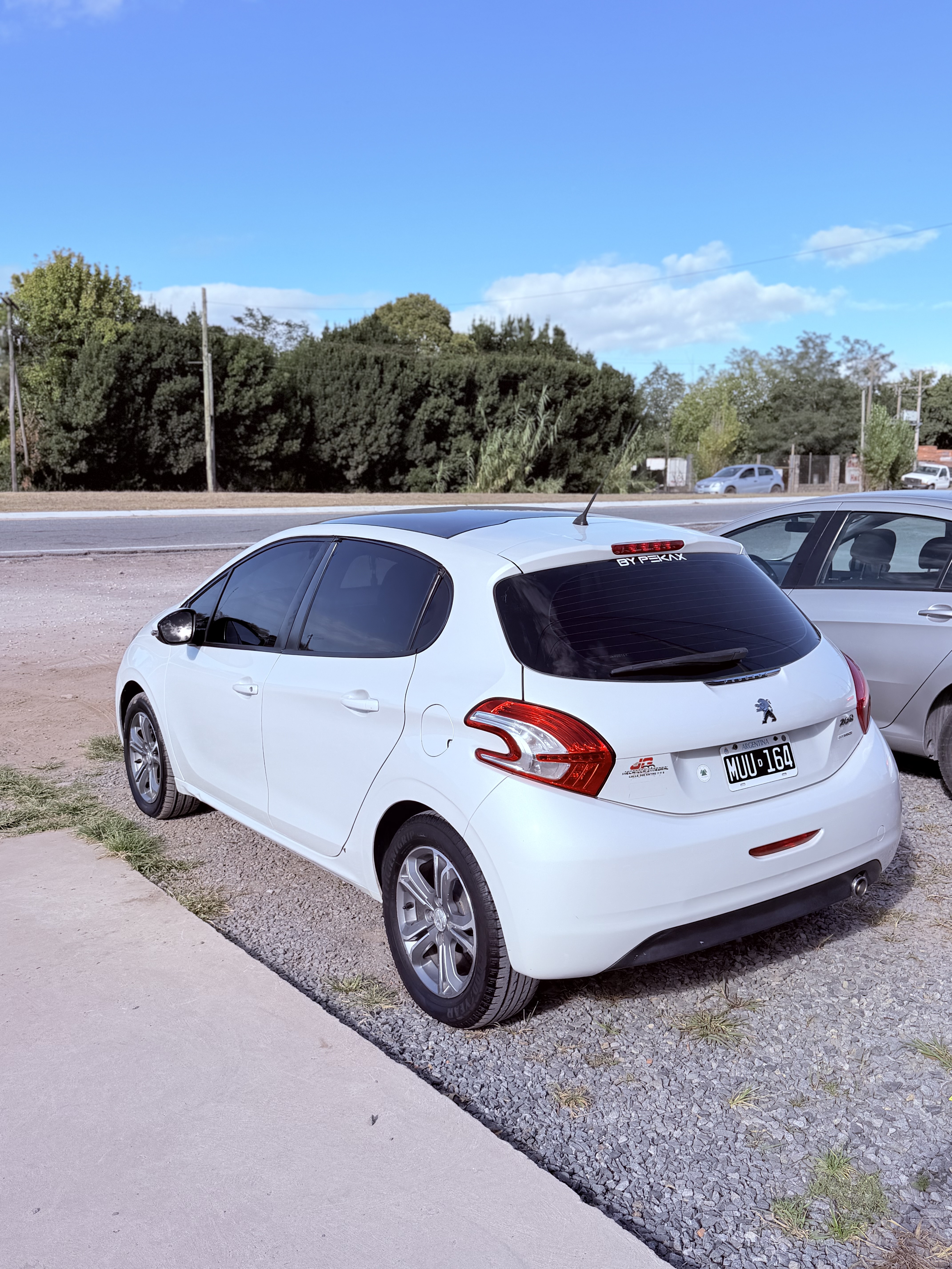 Peugeot 208 gallery 3