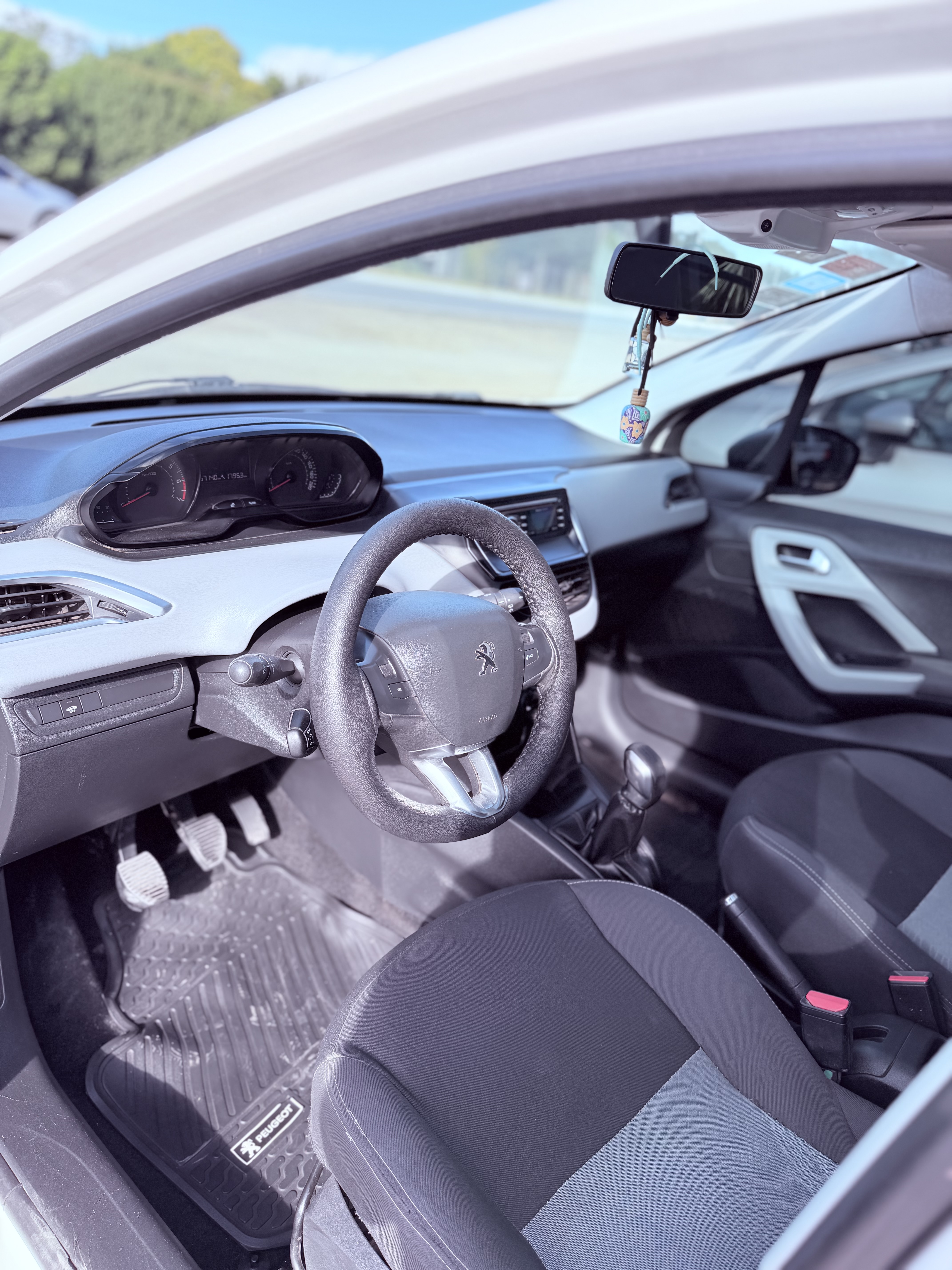 Peugeot 208 gallery 6