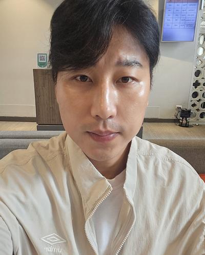 눈밑수술 8주차, 화사해졌다는 말 듣고 진작 할 걸 후회 — 아바성형외과 환자 후기 사진