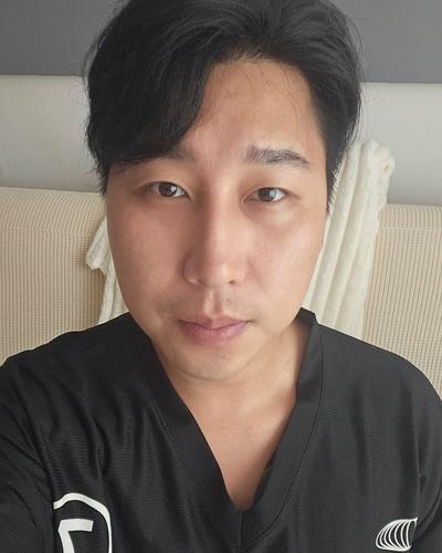 눈밑수술 8주차, 화사해졌다는 말 듣고 진작 할 걸 후회 사진 2 — 아바성형외과 눈밑지방재배치 후기
